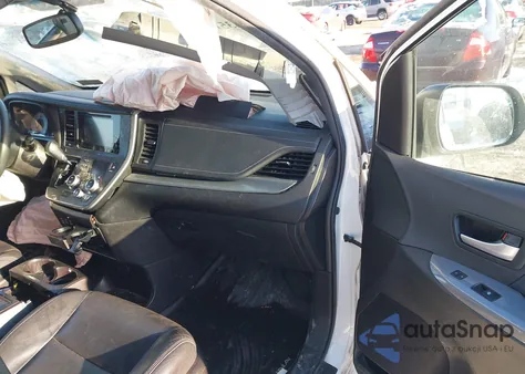 2017 Toyota Sienna Se Premium 8 Passenger z USA, uszkodzony, nr VIN 5TDXZ3DC7HS781148